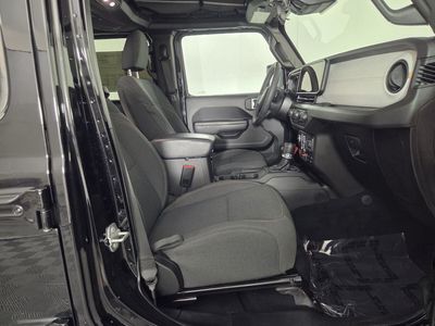 2025 Jeep Wrangler - Photo 32
