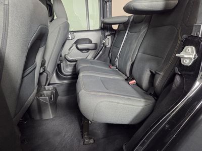 2025 Jeep Wrangler - Photo 25