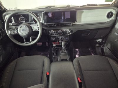 2025 Jeep Wrangler - Photo 27