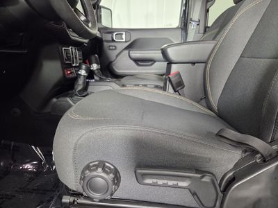 2025 Jeep Wrangler - Photo 13