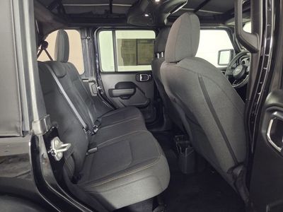 2025 Jeep Wrangler - Photo 30