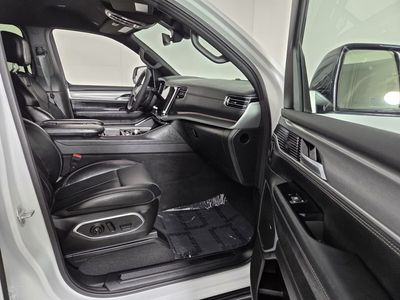 2025 Jeep Wagoneer - Photo 30