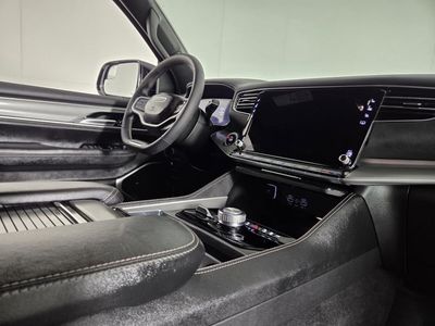 2025 Jeep Wagoneer - Photo 31