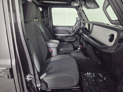 2025 Jeep Wrangler - Photo 32