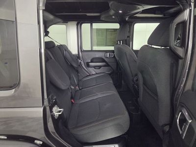2025 Jeep Wrangler - Photo 31