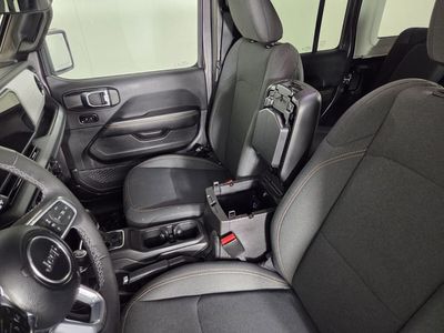 2025 Jeep Wrangler - Photo 23