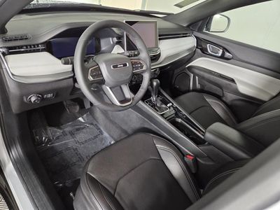 2025 Jeep Compass - Photo 13