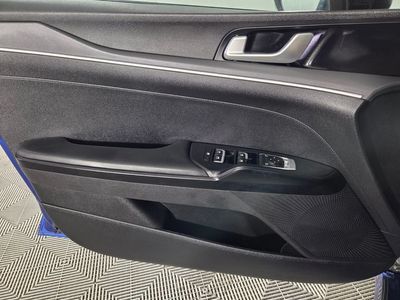 2023 Kia K5 - Photo 22