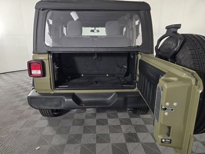 2025 Jeep Wrangler - Photo 24