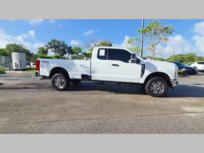2025 Ford F-350SD - Photo 35
