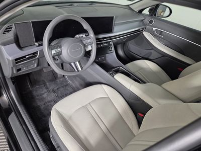 2025 Hyundai Sonata - Photo 12