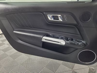 2016 Ford Mustang - Photo 21