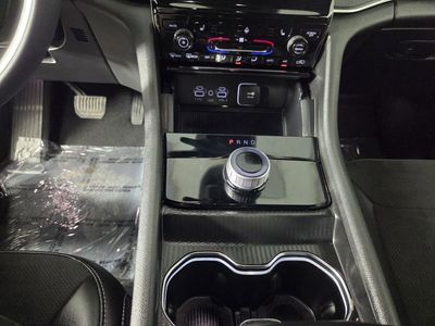 2025 Jeep Grand Cherokee - Photo 16