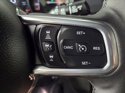 2025 Jeep Wrangler - Photo 17