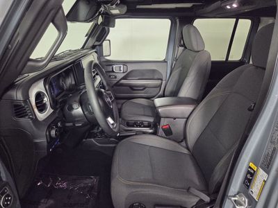 2025 Jeep Wrangler - Photo 11