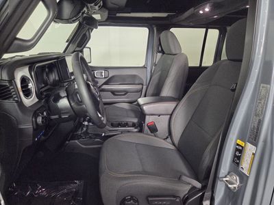 2025 Jeep Wrangler - Photo 12