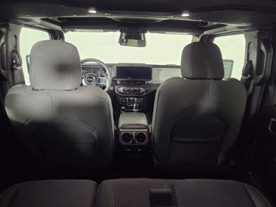 2025 Jeep Wrangler - Photo 30