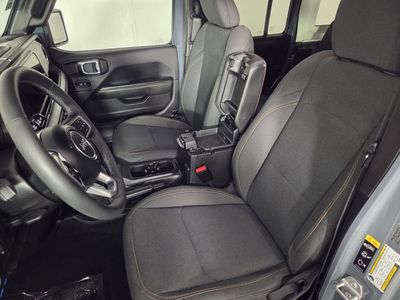 2025 Jeep Wrangler - Photo 22