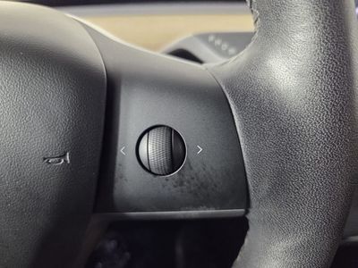 2020 Tesla Model Y - Photo 18