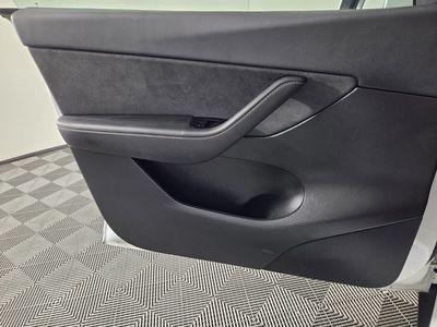 2020 Tesla Model Y - Photo 21