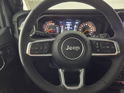 2026 Jeep Wrangler - Photo 13