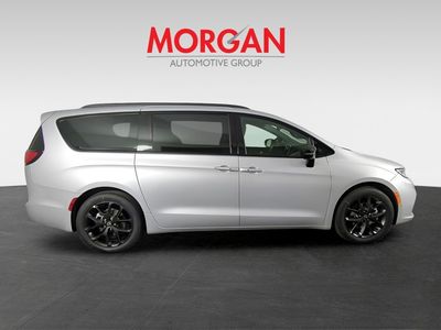 2026 Chrysler Pacifica - Photo 4