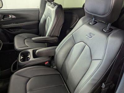 2026 Chrysler Pacifica - Photo 12