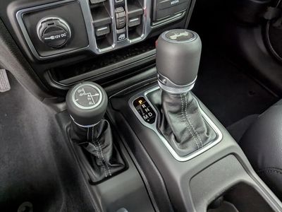 2026 Jeep Wrangler - Photo 25