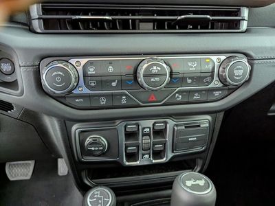 2026 Jeep Wrangler - Photo 24