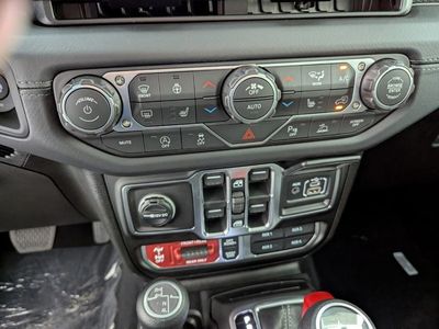 2026 Jeep Wrangler - Photo 24