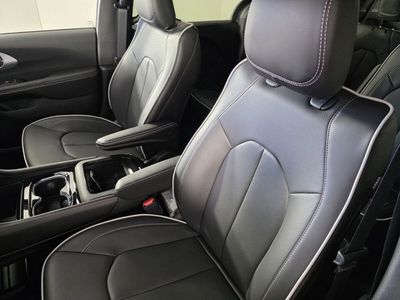 2026 Chrysler Pacifica - Photo 11
