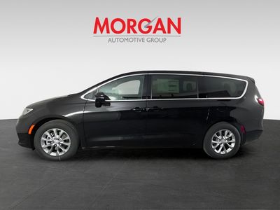 2026 Chrysler Pacifica - Photo 8