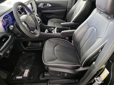 2026 Chrysler Pacifica - Photo 10