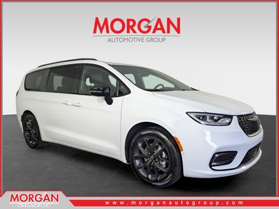 2026 Chrysler Pacifica Select in White — front three-quarter view