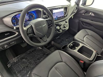 2026 Chrysler Pacifica — photo 10 view