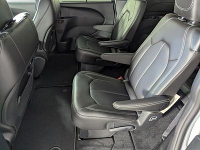 2026 Chrysler Pacifica — photo 14 view