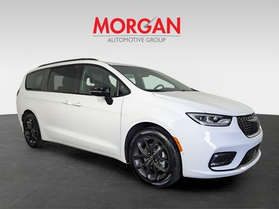 2026 Chrysler Pacifica — side profile view