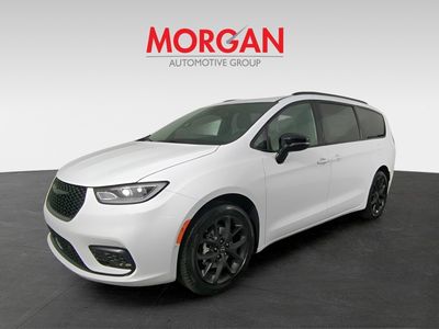 2026 Chrysler Pacifica — photo 9 view