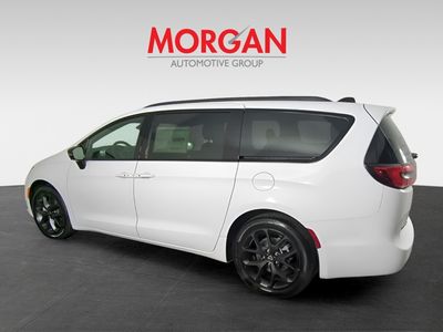 2026 Chrysler Pacifica — photo 7 view