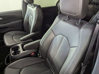 2026 Chrysler Pacifica — photo 11 view