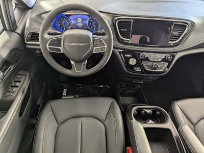 2026 Chrysler Pacifica — photo 13 view