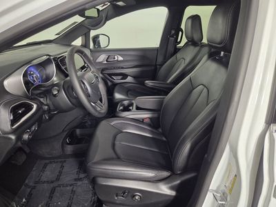 2026 Chrysler Pacifica — photo 9 view