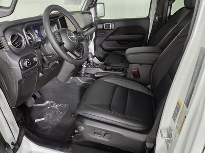2026 Jeep Gladiator - Photo 12