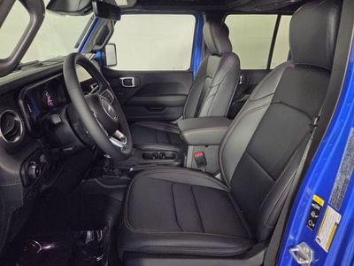 2026 Jeep Wrangler - Photo 9