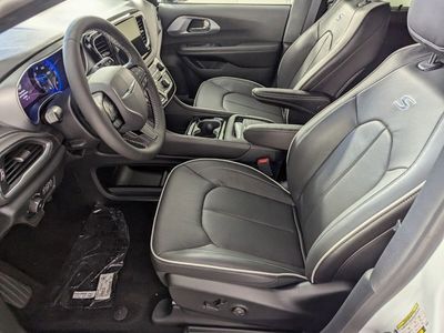 2026 Chrysler Pacifica - Photo 10