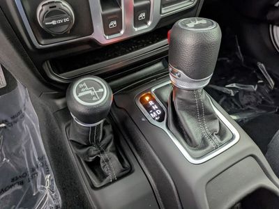 2026 Jeep Wrangler - Photo 24