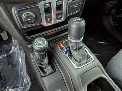 2026 Jeep Wrangler - Photo 21