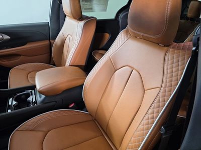 2026 Chrysler Pacifica — photo 11 view