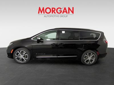 2026 Chrysler Pacifica — photo 8 view