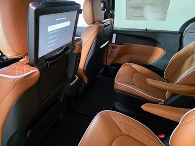 2026 Chrysler Pacifica — photo 17 view